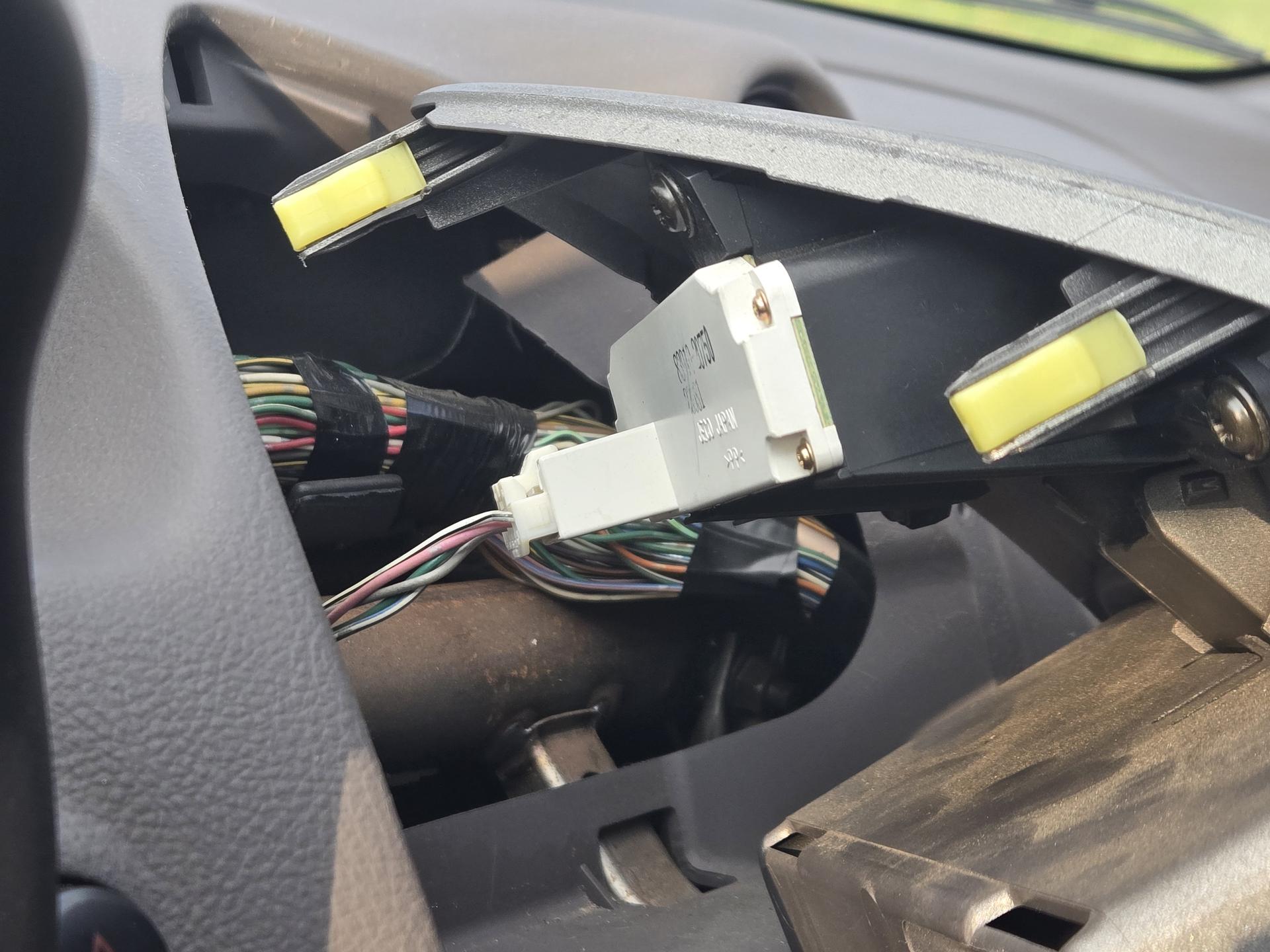 Clock connector